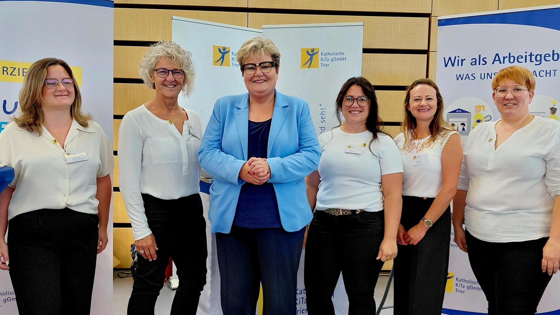 Politischer Besuch am Stand: Staatssekretärin Bettina Brück bei der Take OFF in Wittlich.