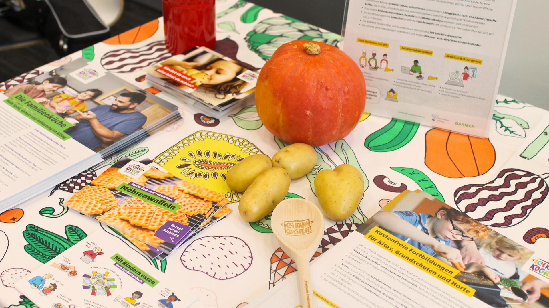 'Faire Ernährung in der KiTa', Ende Oktober fand dazu erstmals ein Fachtag speziell für Hauswirtschaftskräfte und interessierte pädagogische Fachkräfte statt.